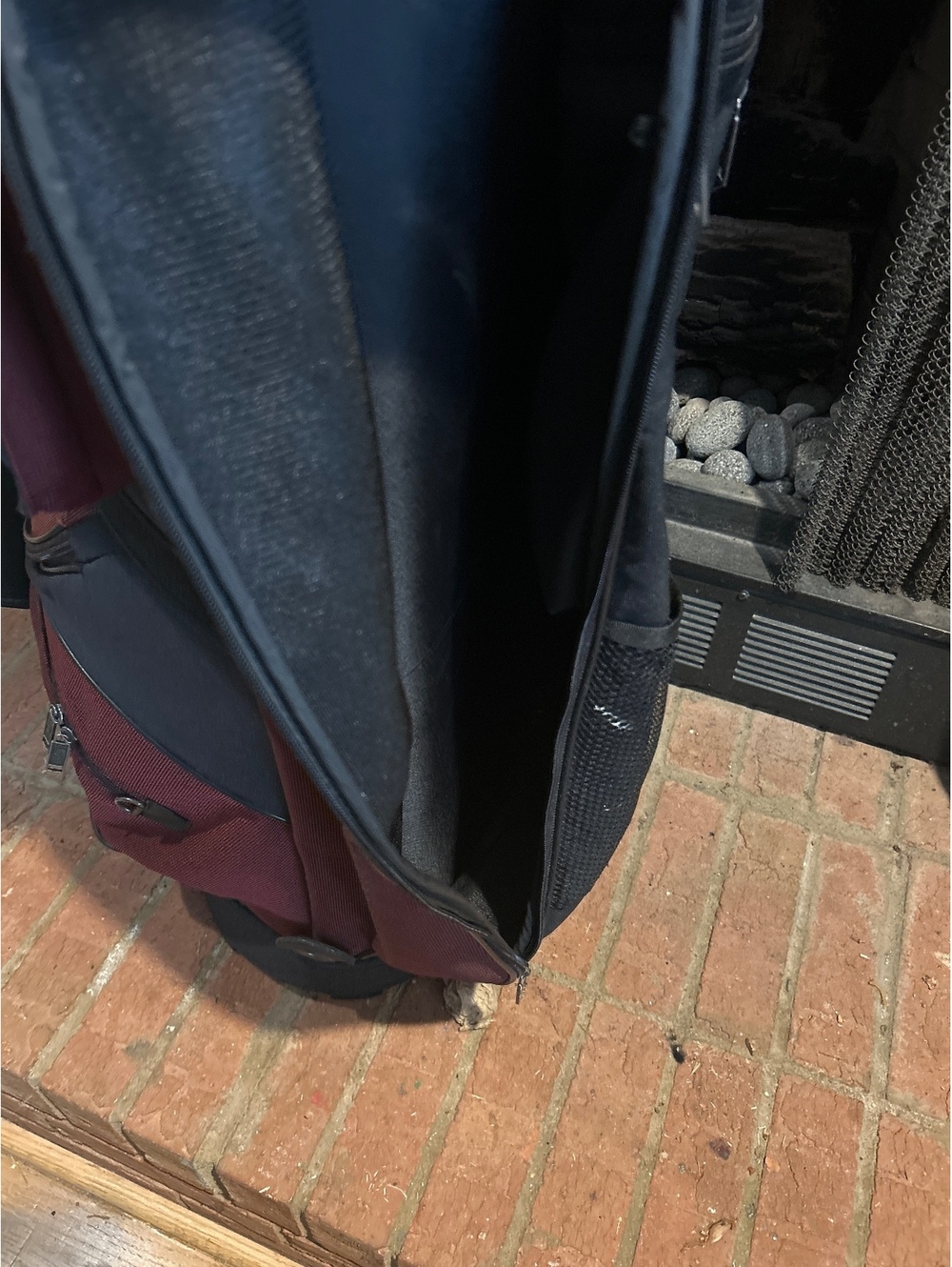 RJ Vintage Golf Bag in Black and Burgundy - Picture 8 of 8
